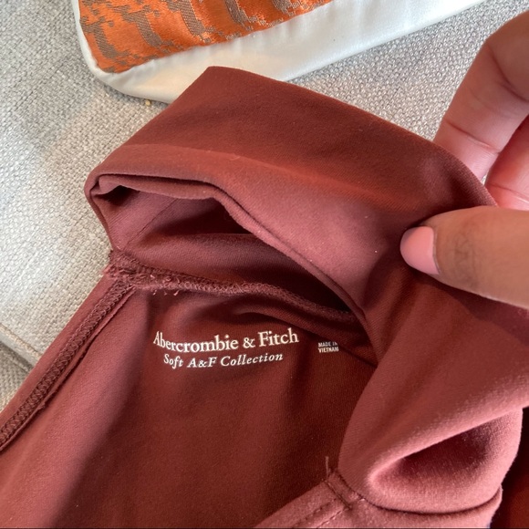 👚A&F Long-Sleeve Seamless Fabric Asymmetrical Cutout Top👚 - Picture 5 of 6